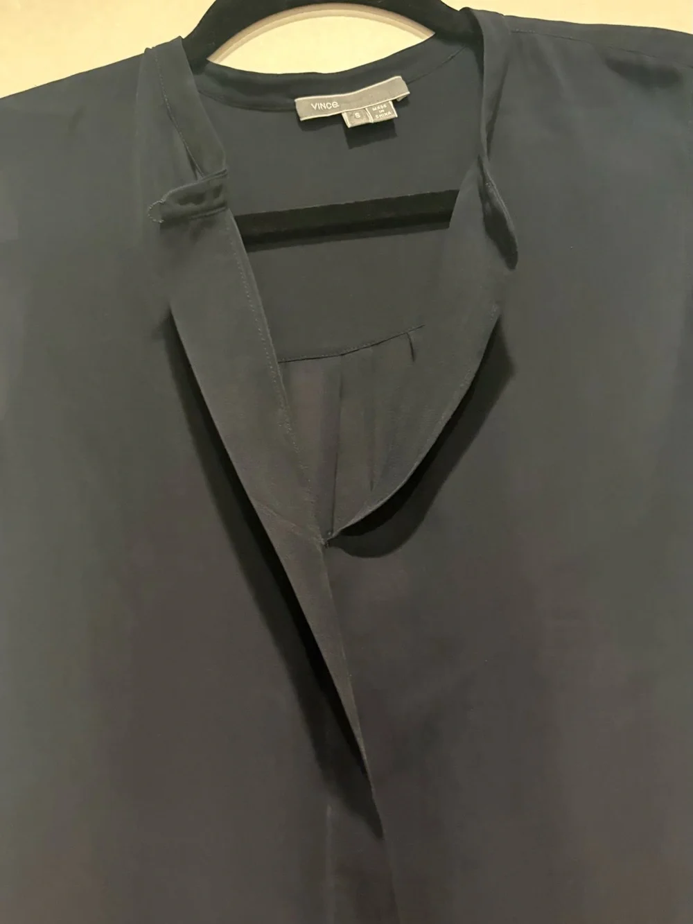 Vince - Sleeveless Blouse. V-neck. Size Small. Navy Blue. Silk